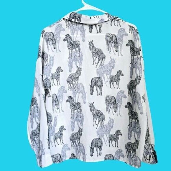 ASOS Design button front shirt Zebra Size 4 Black White - Picture 2 of 5